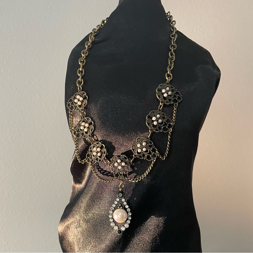 Vintage!!Romantic Necklace - Oxidized Silver With Pearls!!